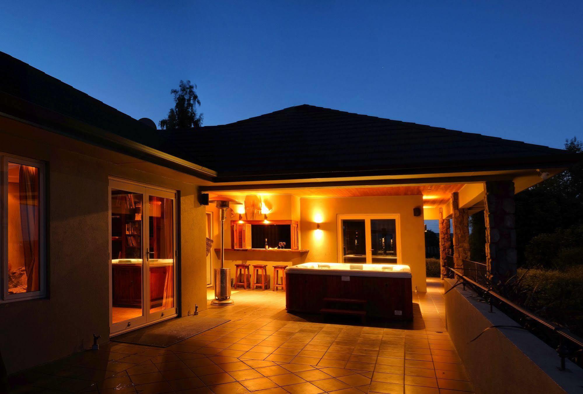 Tauhara Sunrise Lodge Taupo Dış mekan fotoğraf